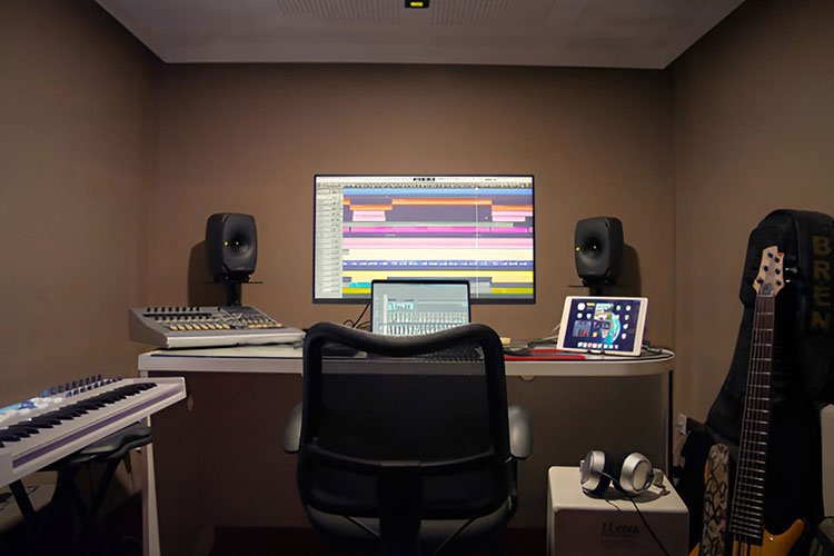 genelec-room-dub-slide-3