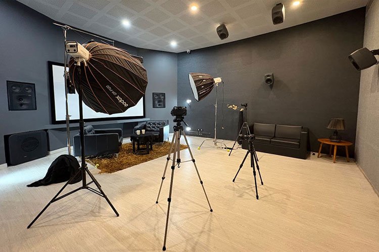 genelec-room-slide-3